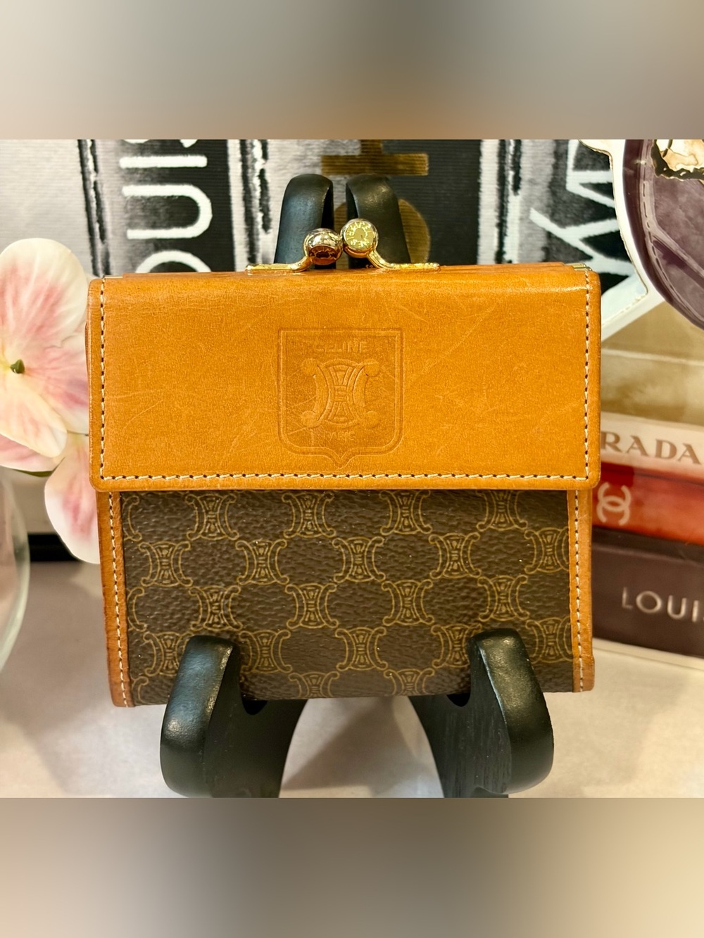 EUC! Vintage CELINE Paris Macadam Triomphe Compact Kiss Lock Wallet Tan Brown